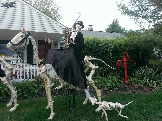 most creepy halloween decoration front yard 12.1