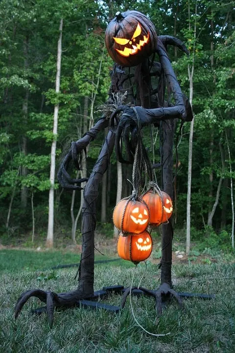 most creepy halloween decoration front yard 2