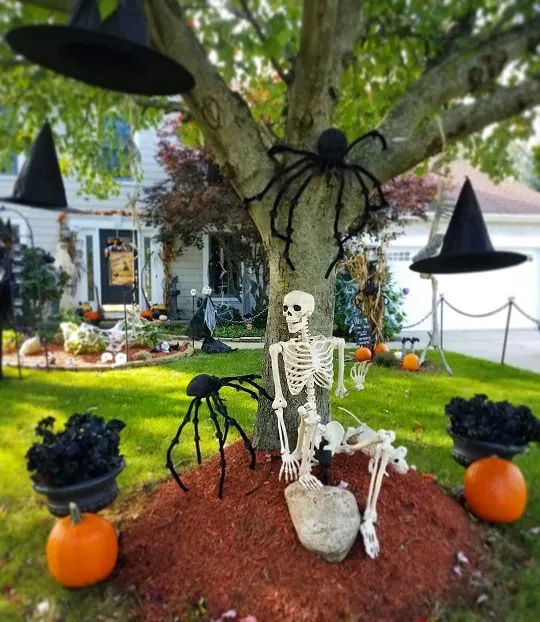 most creepy halloween decoration front yard
