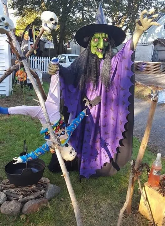 most creepy halloween decoration front yard 79