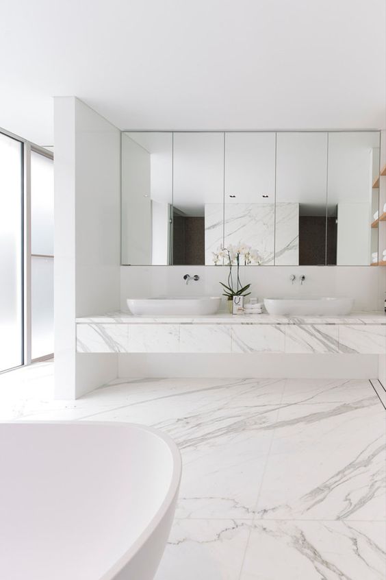 Elegant and Modern Bathroom Design Using White Carrara Marble